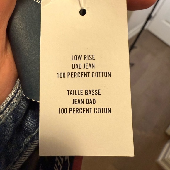 Hollister NWT low rise dad jeans with raw hem in medium wash. Size 0 - Picture 10 of 10